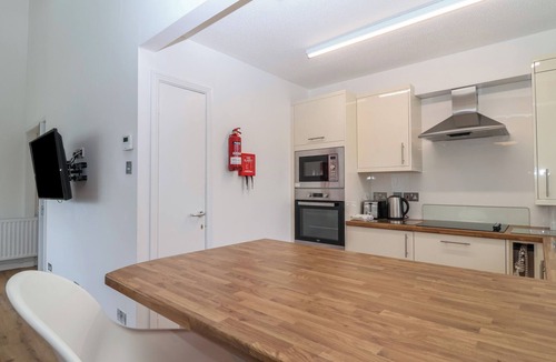 Heligan Cottage | A DEVON DEN AT HARCOMBE HOUSE, pet friendly, with pool in Chudleigh