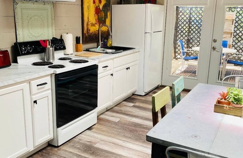New Braunfels Cottage | A Dog-Friendly Family Resort awaits you in the quiet Texas Hill Country