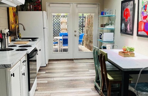 New Braunfels Cottage | A Dog-Friendly Family Resort awaits you in the quiet Texas Hill Country