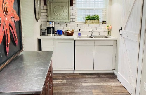 New Braunfels Cottage | A Dog-Friendly Family Resort awaits you in the quiet Texas Hill Country