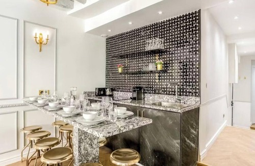 Les Halles Apartment | A DREAMY PARISIAN RETREAT WHERE TIMELESS ELEGANCE MEETS COMFORT – RUE RAMBUTEAU