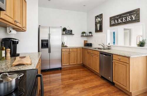 Historic Uptown House | A Dual King Suite Historic Downstairs Pet Friendly Apt in Walkable St Petersburg
