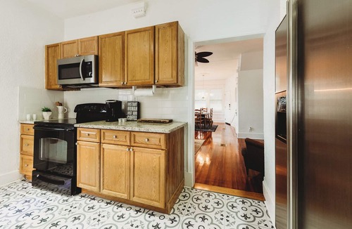Historic Uptown House | A Dual King Suite Historic Downstairs Pet Friendly Apt in Walkable St Petersburg