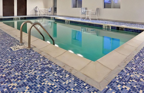 Farmington Hills House | A Fabulous King Room for Business and Leisure