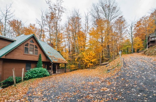 Davis House | A Family Place - 16 Steep Slope Run A Family Place - Spacious Home, Outdoor Hot Tub, Pet Friendly