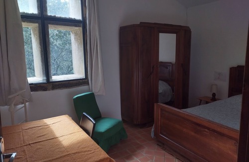 Salinelles Other | A farmhouse between ruins and scrubland