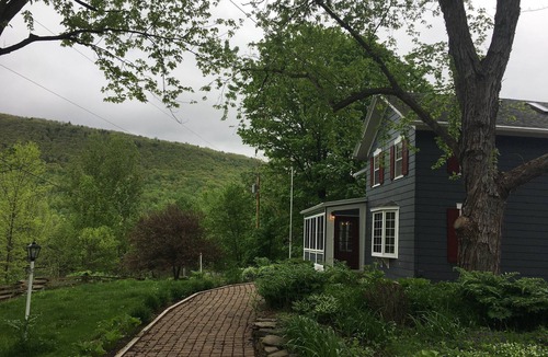 Naples House | A Farmhouse Getaway in the Hills of the FingerLakes