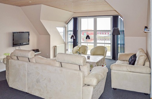 Thorsminde House | A few meters from the harbor quay and in the middle of the idyllic fishing village of Thorsminde lie