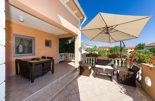 Nin Apartment | a few minutes from the gently sloping sandy beach, child-friendly, quiet, well-kept