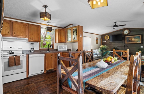 East Thermopolis House | ❤A Fishermen Dream. Top VRBO. Pool Passes + Pets + Comp Breakfast = Perfect
