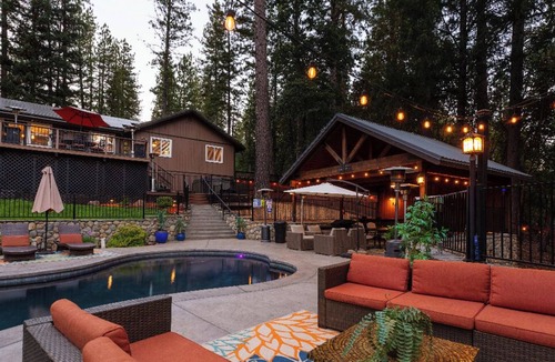 Foresthill Ski Chalet | A Forest Mini Resort with a fabulous pool & rustic mountain luxury at its best!