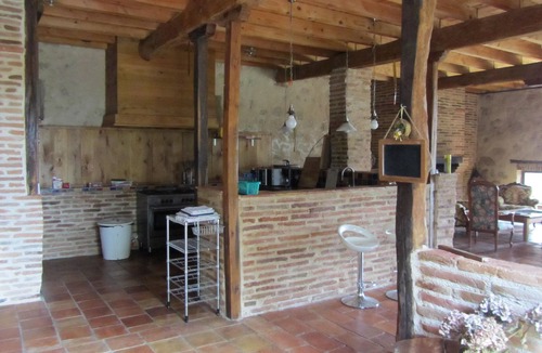 Lavaur Cottage | A former coach inn in the XVII, in the heart of the country cocaine