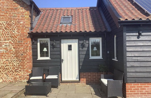 Diss Cottage | A former granary, set in an attractive quiet setting.