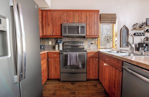 Ozark House | A-Frame, Bin-zebo & Gas Firepit, Walk to Finley