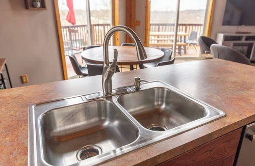 Ozark House | A-Frame, Bin-zebo & Gas Firepit, Walk to Finley