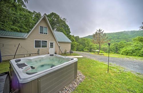 Johnsonville House | A-Frame Cabin w/Hot Tub: 5 Mi to Waterford!