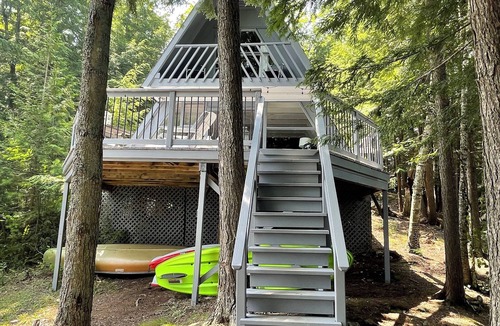 Val-des-Monts Cottage | A-Frame Cottage on Lac Bataille, Val-des-Montsn