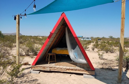 Alpine Cabin | A-Frame desert glamper with pool, wifi, pet-friendly.
