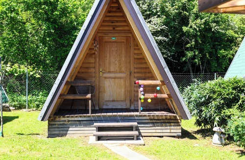 Seliste House | A-Frame Glamping Lana Haus,-with shared bathrooms, Plitvice lakes