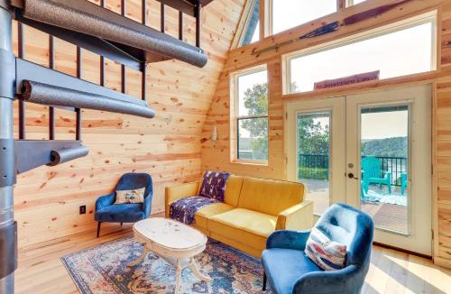 Hardy House | A-Frame Hardy Cabin with Spring River Views!