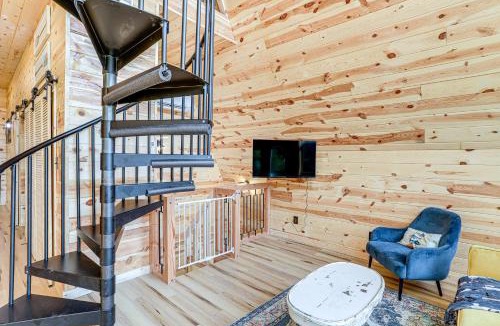 Hardy House | A-Frame Hardy Cabin with Spring River Views!