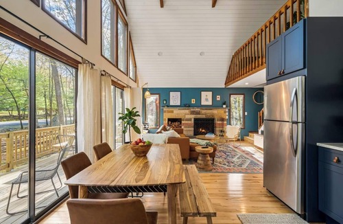 East Stroudsburg Ski Chalet | A-Frame | Hot Tub | Hike | Firepit | Design