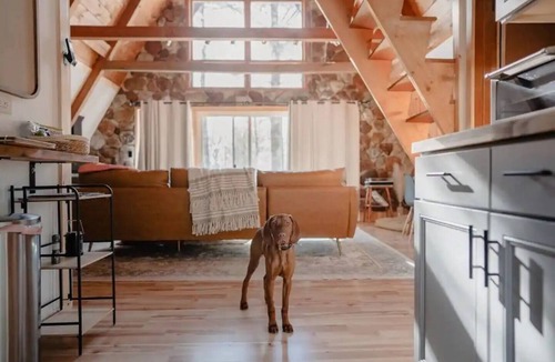 Jay Ski Chalet | A-Frame | Hot Tub | Dog Friendly | Fenced Yard