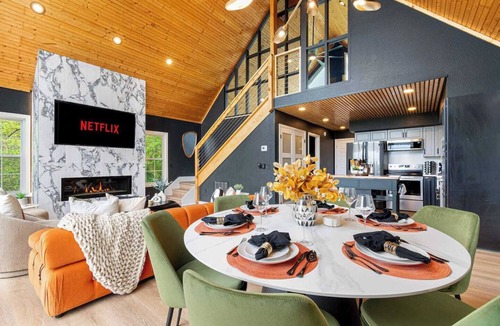 Whittier Cabin | A-Frame+Hot Tub+Sauna+Views by 5 Seasons Homestays