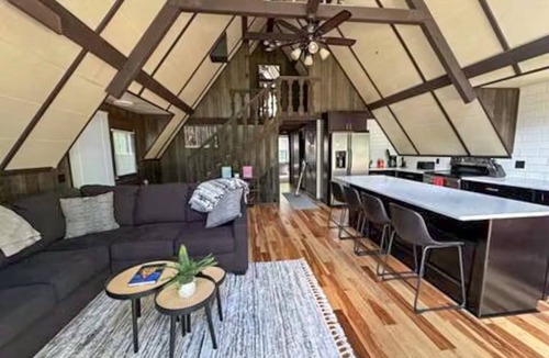 West Salem House | A-Frame Pool House Hot Tub/POOL/Sleeps 6