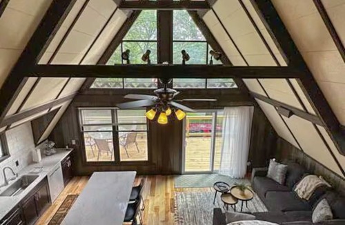 West Salem House | A-Frame Pool House Hot Tub/POOL/Sleeps 6
