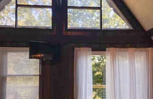 West Salem House | A-Frame Pool House Hot Tub/POOL/Sleeps 6