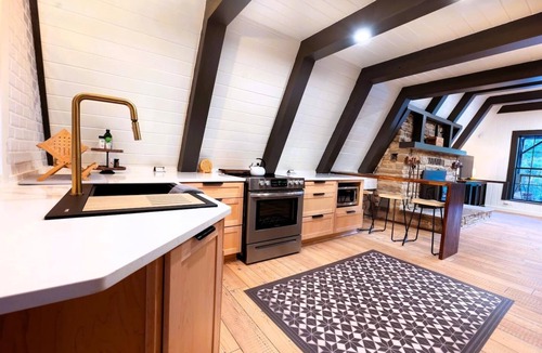 Rosa Cabin | A-Frame Retreat on Private Pond