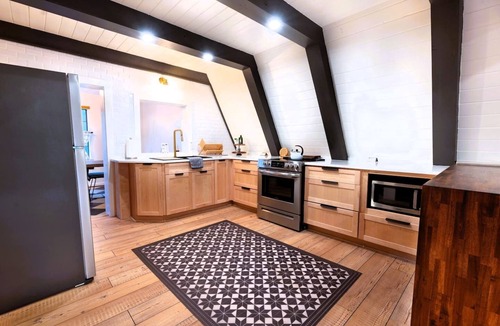 Rosa Cabin | A-Frame Retreat on Private Pond