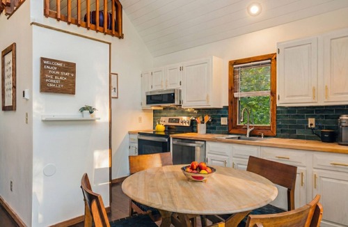 East Stroudsburg Ski Chalet | A-Frame | Ski | Hike | Hot Tub | Firepit