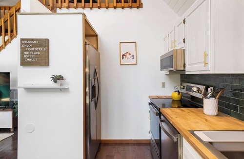 East Stroudsburg Ski Chalet | A-Frame | Ski | Hike | Hot Tub | Firepit