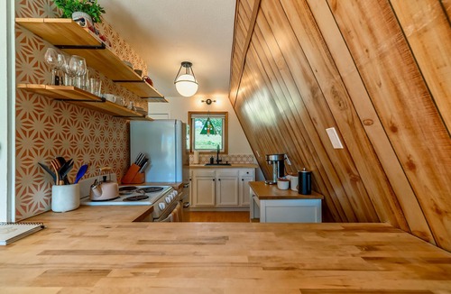 Michigan Hill Cabin | A-Frame Triangle Cabin - Hot tub - Panoramic Mountain Views