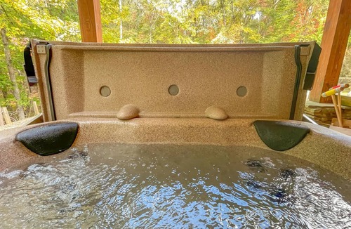 Gainesville Cabin | A-Frame w/Hot Tub, K beds +more!