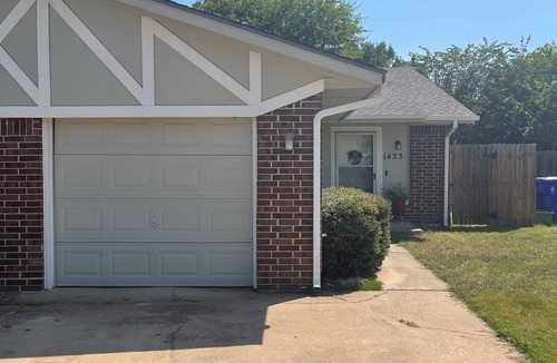 Norman House | A game day getaway, 1.5 miles to Campus & NCED Conference Center!