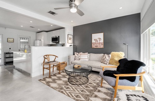 South Manchaca House | A gem in “close-in” South Austin