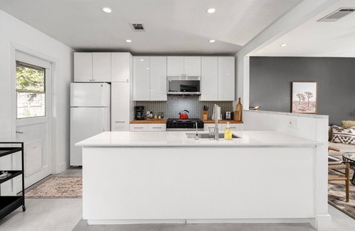 South Manchaca House | A gem in “close-in” South Austin