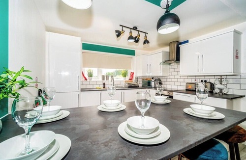 Greenock Apartment | A Gem in Greenock - Sleeps 8