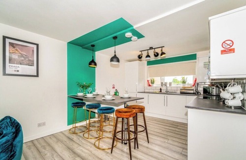 Greenock Apartment | A Gem in Greenock - Sleeps 8