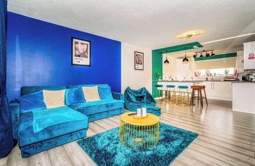 Greenock Apartment | A Gem in Greenock - Sleeps 8