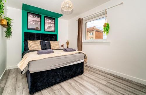 Greenock Apartment | A Gem in Greenock - Sleeps 8