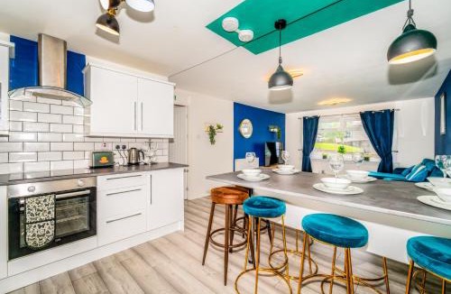 Greenock Apartment | A Gem in Greenock - Sleeps 8