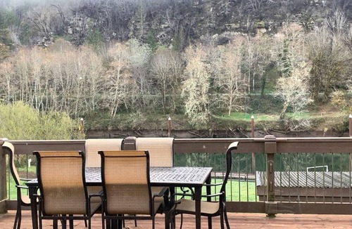 Mapleton Apartment | A Gem on The Siuslaw