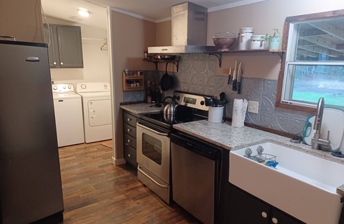 Smithville House | A get-away that's not too far away. Only 15 minutes to Bastrop shopping, dining.