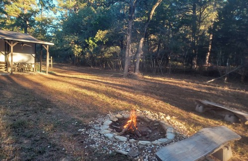 Smithville House | A get-away that's not too far away. Only 15 minutes to Bastrop shopping, dining.