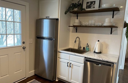 Edgehill Apartment | A Great Apartment In The Middle Of It All!