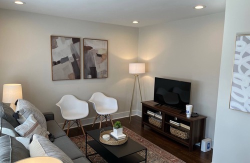 Edgehill Apartment | A Great Apartment In The Middle Of It All!